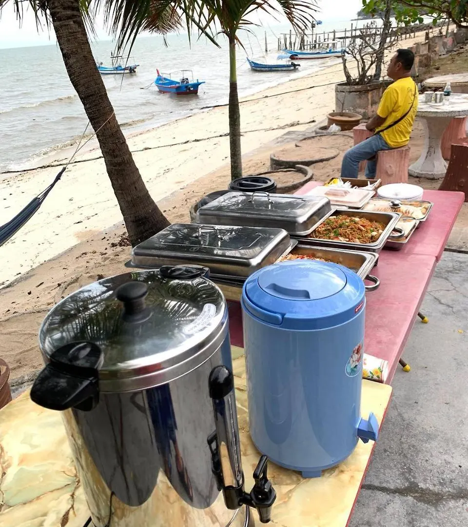 Beach Front Paradise Chalet Teluk Bahang By Wan 峇都丁宜 住宿加早餐酒店